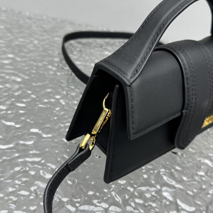 자크뮈스 밤비노 크로스바디 플랩백 블랙 스몰 금장 무광 레더 레플리카 미러급 SA급 S급 고퀄리티 최상급 하이엔드 가방 [여성] 9