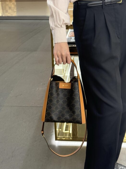 셀린느 스몰 큐브 백 트리옹프 캔버스 내추럴 카프스킨 124182 레플리카 미러급 SA급 S급 고퀄리티 최상급 하이엔드 가방 [여성]