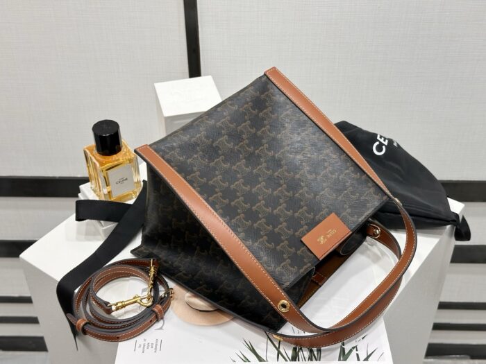 셀린느 스몰 큐브 백 트리옹프 캔버스 내추럴 카프스킨 124182 레플리카 미러급 SA급 S급 고퀄리티 최상급 하이엔드 가방 [여성] 9