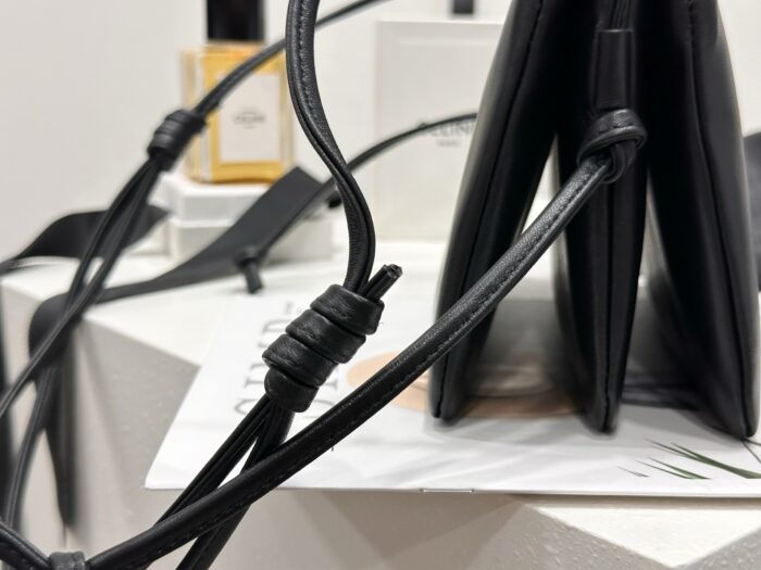 셀린느 트리오 플랩 부드러운 램스킨 10P862 블랙 레플리카 미러급 SA급 S급 고퀄리티 최상급 하이엔드 가방 [여성] 15