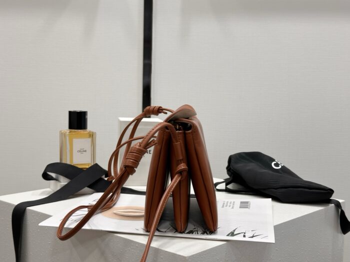 셀린느 트리오 플랩 부드러운 램스킨 10P862 브라운 레플리카 미러급 SA급 S급 고퀄리티 최상급 하이엔드 가방 [남성여성공용] 7