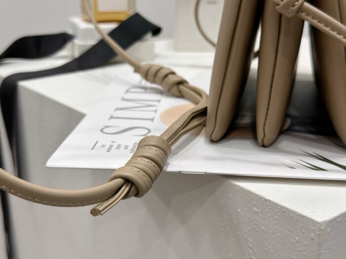 셀린느 트리오 플랩 부드러운 램스킨 10P862 라이트 베이지 레플리카 미러급 SA급 S급 고퀄리티 최상급 하이엔드 가방 [남성여성공용] 12