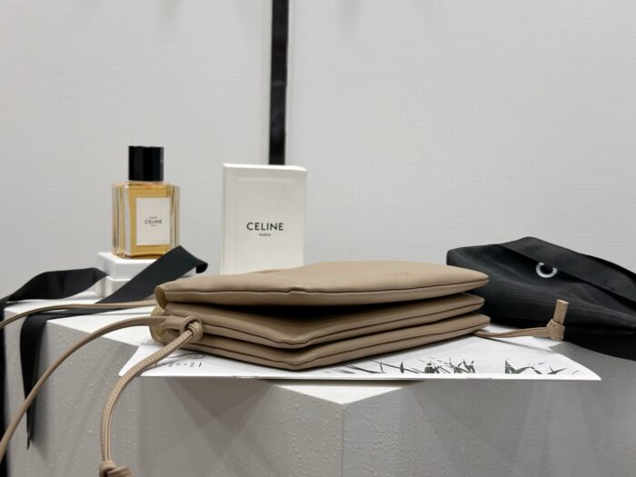 셀린느 트리오 플랩 부드러운 램스킨 10P862 라이트 베이지 레플리카 미러급 SA급 S급 고퀄리티 최상급 하이엔드 가방 [남성여성공용] 9