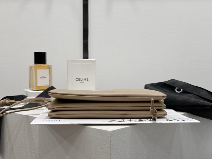 셀린느 트리오 플랩 부드러운 램스킨 10P862 라이트 베이지 레플리카 미러급 SA급 S급 고퀄리티 최상급 하이엔드 가방 [남성여성공용] 8