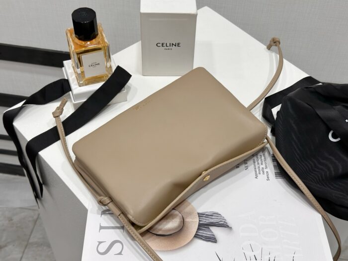 셀린느 트리오 플랩 부드러운 램스킨 10P862 라이트 베이지 레플리카 미러급 SA급 S급 고퀄리티 최상급 하이엔드 가방 [남성여성공용] 10