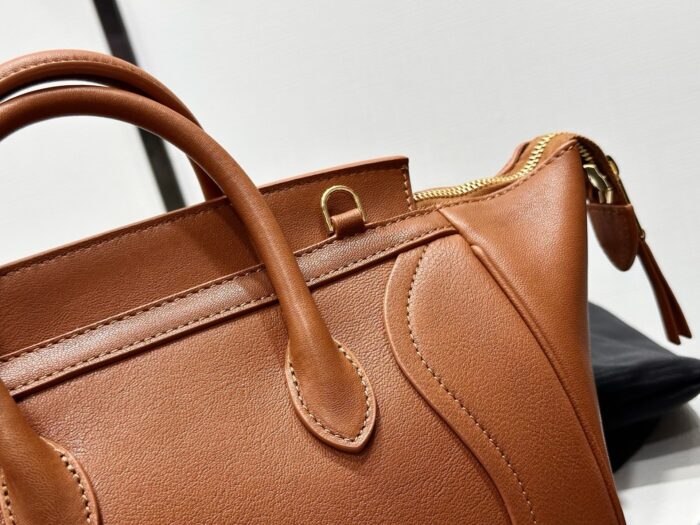 셀린느 스몰 뉴 러기지 서플 샤이니 램스킨 124213 브라운 레플리카 미러급 SA급 S급 고퀄리티 최상급 하이엔드 가방 [여성] 16