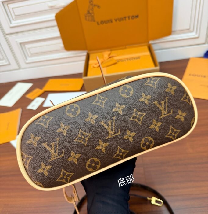 루이비통 몽수리 PM 모노그램 M11198 레플리카 미러급 SA급 S급 고퀄리티 최상급 하이엔드 가방 [여성] 7