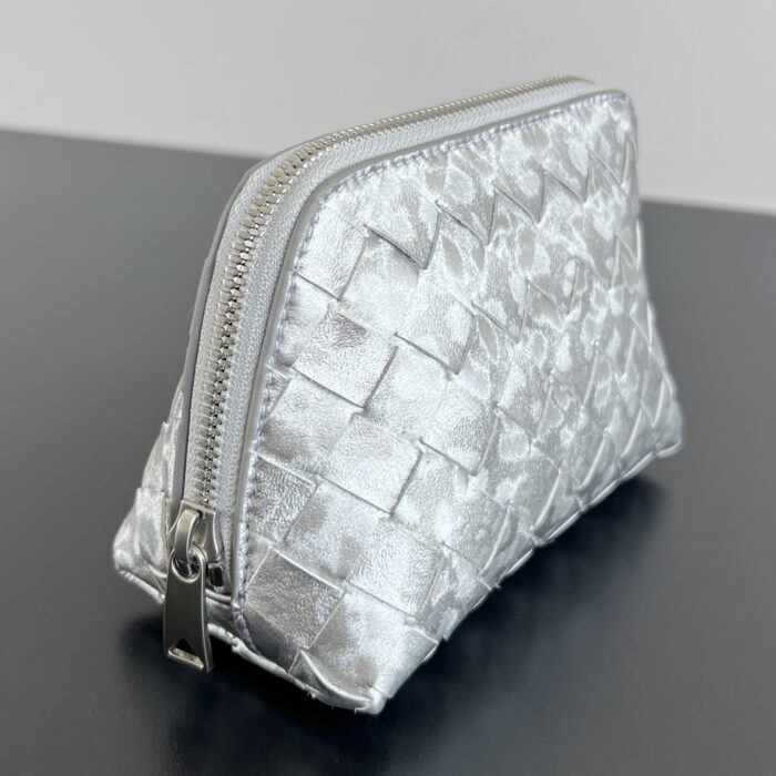 보테가베네타 스몰 인트레치아토 반달 뷰티 파우치 빈티지 실버 764044 레플리카 미러급 SA급 S급 고퀄리티 최상급 하이엔드 가방 [여성] 3