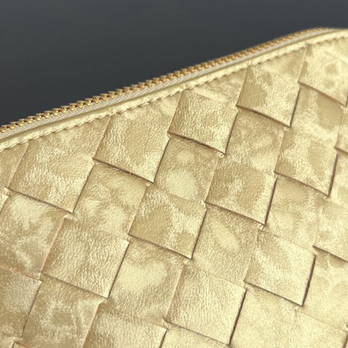 보테가베네타 스몰 인트레치아토 반달 뷰티 파우치 빈티지 골드 764044 레플리카 미러급 SA급 S급 고퀄리티 최상급 하이엔드 가방 [여성] 6