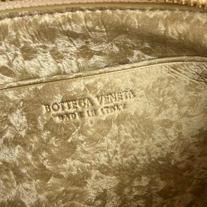 보테가베네타 스몰 인트레치아토 반달 뷰티 파우치 빈티지 골드 764044 레플리카 미러급 SA급 S급 고퀄리티 최상급 하이엔드 가방 [여성] 8