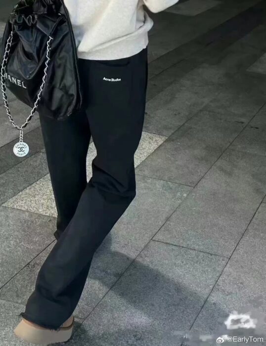 아크네스튜디오 뒷면 포켓 프린트 팬츠 블랙 레플리카 미러급 SA급 S급 고퀄리티 하이엔드 최상급 의류 [남성여성공용]