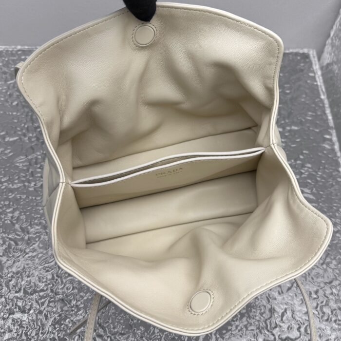 프라다 다다 나파 레더 백 아이보리 레플리카 미러급 SA급 S급 고퀄리티 최상급 하이엔드 가방 [여성] 3