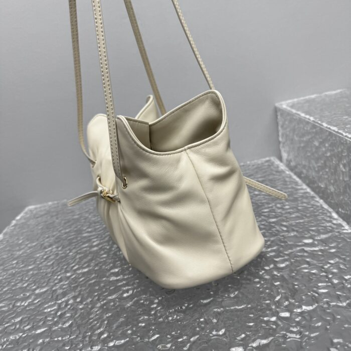 프라다 다다 나파 레더 백 아이보리 레플리카 미러급 SA급 S급 고퀄리티 최상급 하이엔드 가방 [여성] 7