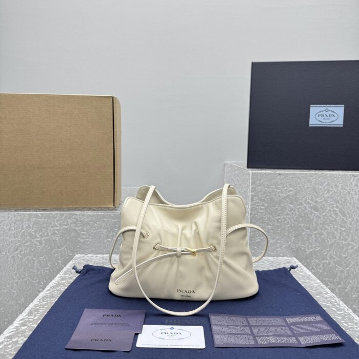 프라다 다다 나파 레더 백 아이보리 레플리카 미러급 SA급 S급 고퀄리티 최상급 하이엔드 가방 [여성]