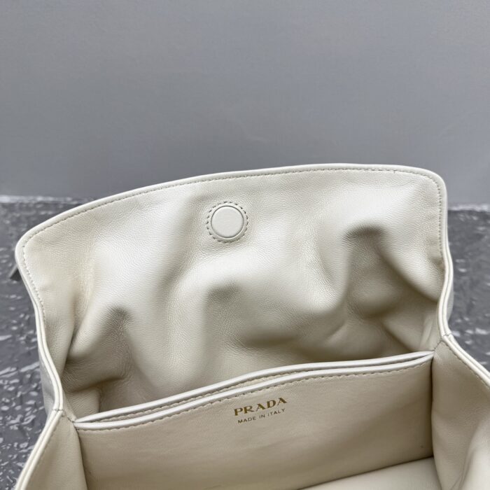 프라다 다다 나파 레더 백 아이보리 레플리카 미러급 SA급 S급 고퀄리티 최상급 하이엔드 가방 [여성] 9
