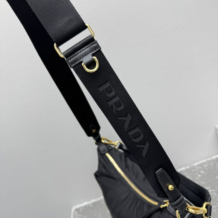 프라다 익스플로어 리나일론 앤 레더 백 블랙 금장 레플리카 미러급 SA급 S급 고퀄리티 최상급 하이엔드 가방 [남성여성공용] 12