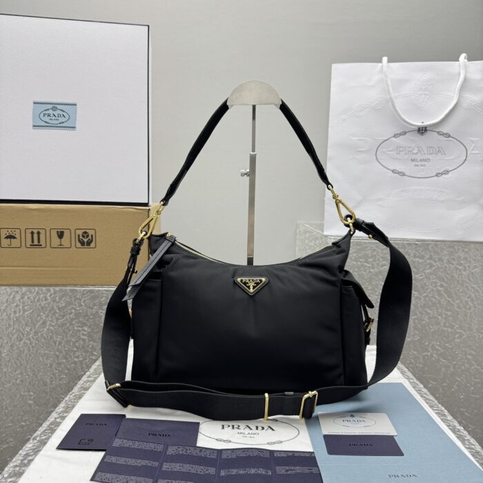 프라다 익스플로어 리나일론 앤 레더 백 블랙 금장 레플리카 미러급 SA급 S급 고퀄리티 최상급 하이엔드 가방 [남성여성공용] 3