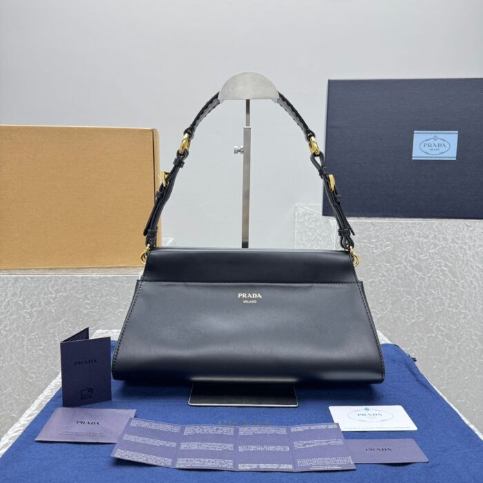 프라다 레더 핸드백 블랙 레플리카 미러급 SA급 S급 고퀄리티 최상급 하이엔드 가방 [여성]