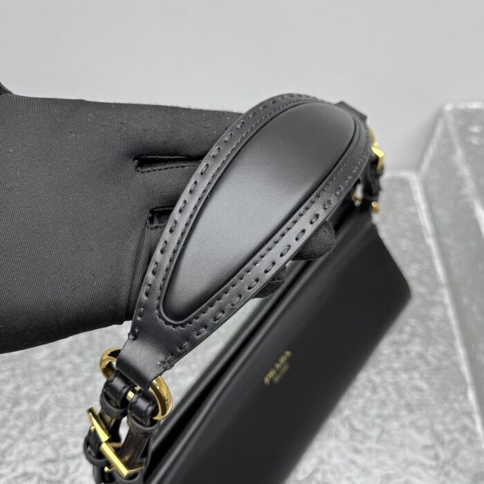 프라다 레더 핸드백 블랙 레플리카 미러급 SA급 S급 고퀄리티 최상급 하이엔드 가방 [여성] 11