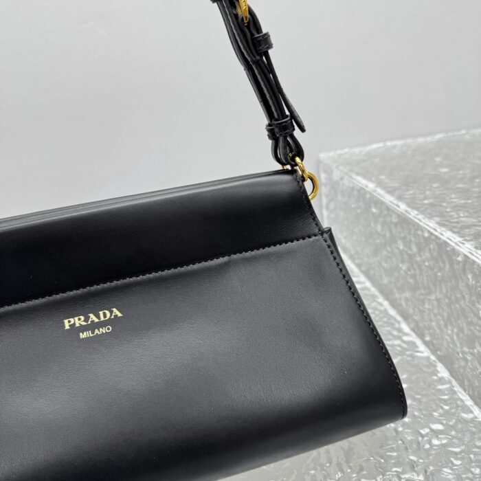 프라다 레더 핸드백 블랙 레플리카 미러급 SA급 S급 고퀄리티 최상급 하이엔드 가방 [여성] 8