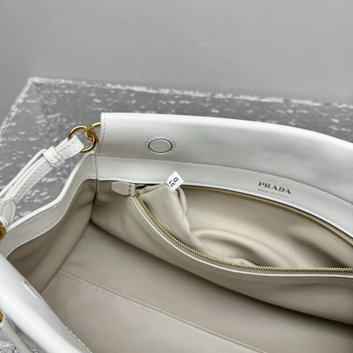 프라다 레더 핸드백 화이트 레플리카 미러급 SA급 S급 고퀄리티 최상급 하이엔드 가방 [여성] 13