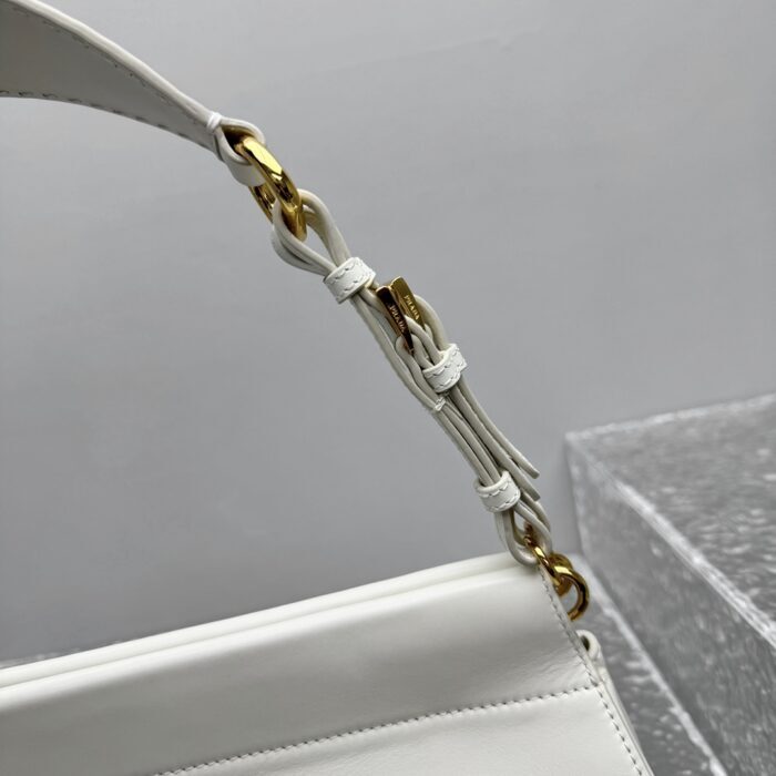 프라다 레더 핸드백 화이트 레플리카 미러급 SA급 S급 고퀄리티 최상급 하이엔드 가방 [여성] 9