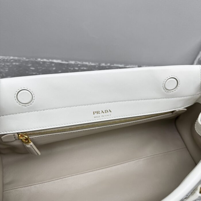 프라다 레더 핸드백 화이트 레플리카 미러급 SA급 S급 고퀄리티 최상급 하이엔드 가방 [여성] 14