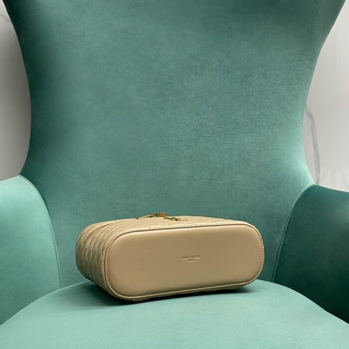 생로랑 램스킨 소재의 GABY 라지 배니티 백 851572 베이지 레플리카 미러급 SA급 S급 고퀄리티 최상급 하이엔드 가방 [여성] 5