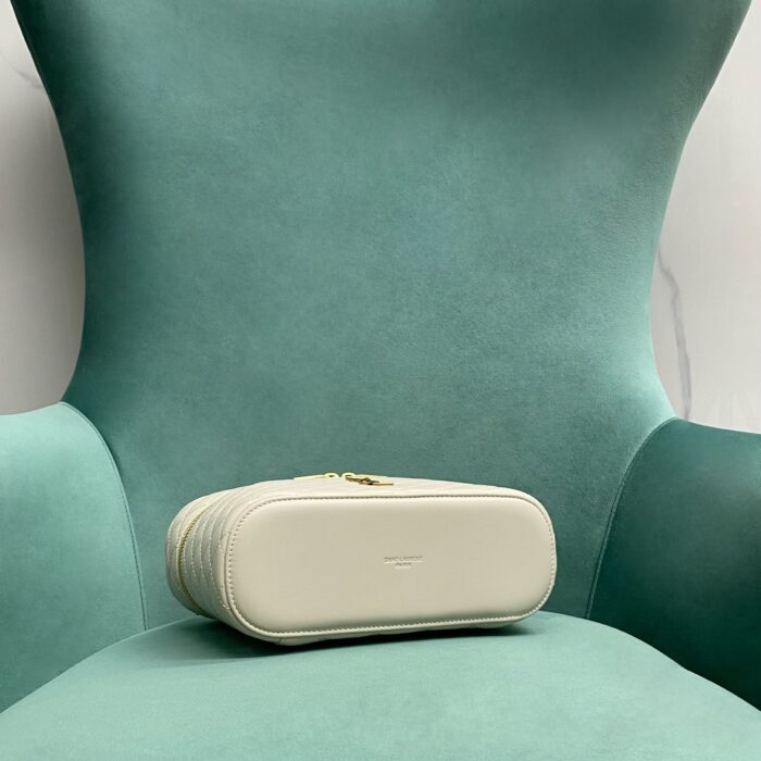 생로랑 램스킨 소재의 GABY 라지 배니티 백 851572 화이트 레플리카 미러급 SA급 S급 고퀄리티 최상급 하이엔드 가방 [여성] 5