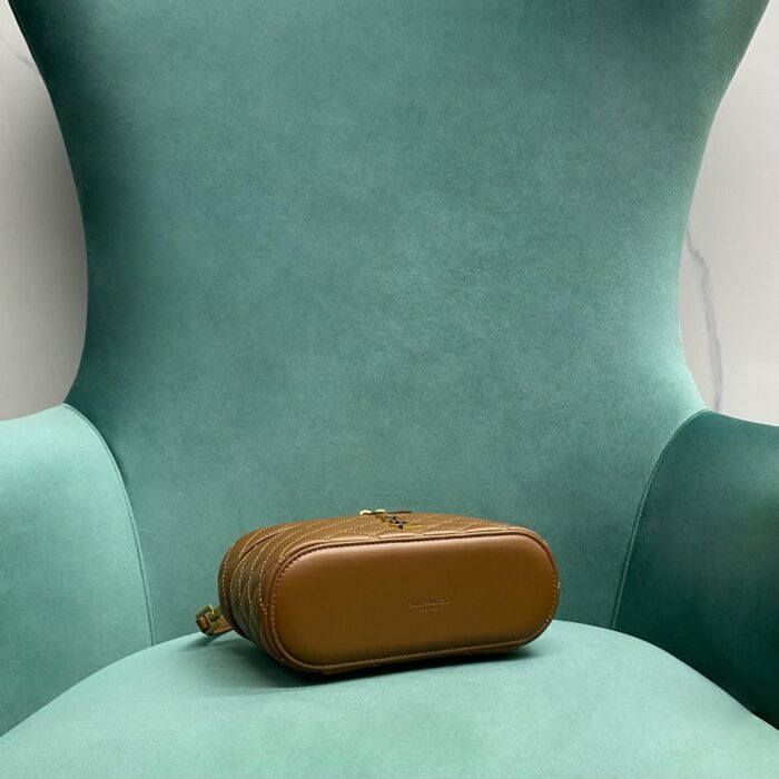 생로랑 램스킨 소재의 GABY 베니티 백 미니 766731 브라운 레플리카 미러급 SA급 S급 고퀄리티 최상급 하이엔드 가방 [여성] 5