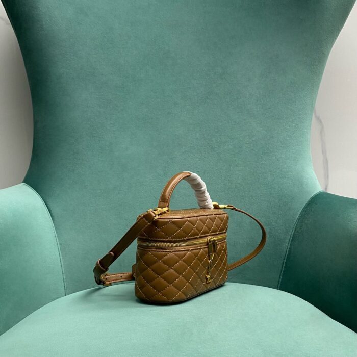 생로랑 램스킨 소재의 GABY 베니티 백 미니 766731 브라운 레플리카 미러급 SA급 S급 고퀄리티 최상급 하이엔드 가방 [여성] 4