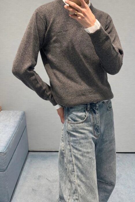 미우미우 페이크 레이어링 V넥 니트 그레이 레플리카 미러급 SA급 S급 고퀄리티 하이엔드 최상급 의류 [남성여성공용] 8