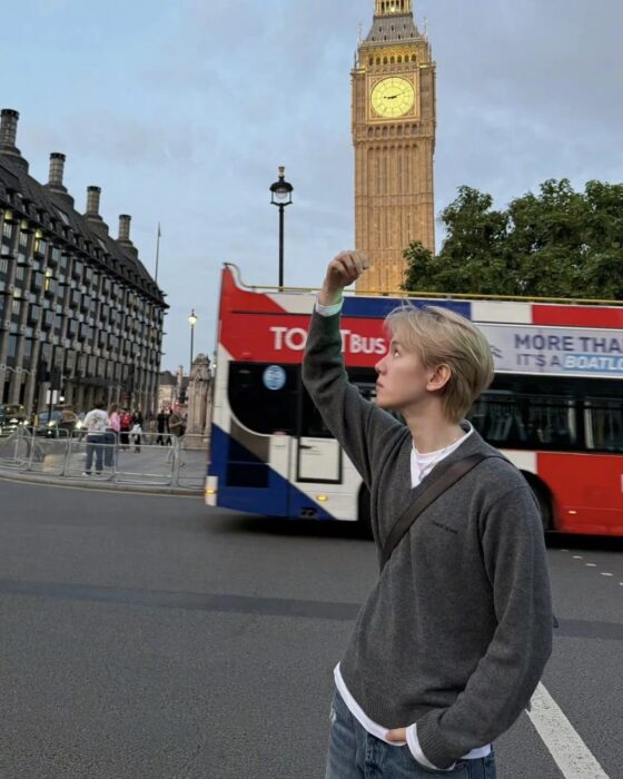 미우미우 페이크 레이어링 V넥 니트 그레이 레플리카 미러급 SA급 S급 고퀄리티 하이엔드 최상급 의류 [남성여성공용]