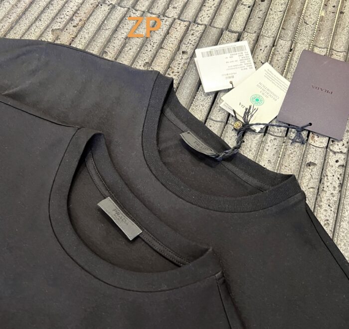 프라다 로고 프린트 크루넥 반팔티 블랙 레플리카 미러급 SA급 S급 고퀄리티 하이엔드 최상급 의류 [남성여성공용] 9