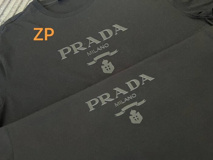 프라다 로고 프린트 크루넥 반팔티 블랙 레플리카 미러급 SA급 S급 고퀄리티 하이엔드 최상급 의류 [남성여성공용] 10