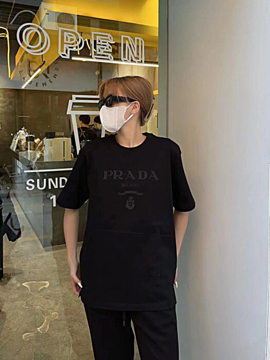 프라다 로고 프린트 크루넥 반팔티 블랙 레플리카 미러급 SA급 S급 고퀄리티 하이엔드 최상급 의류 [남성여성공용] 2