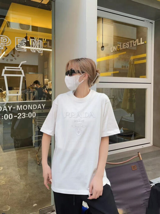프라다 로고 프린트 크루넥 반팔티 화이트 레플리카 미러급 SA급 S급 고퀄리티 하이엔드 최상급 의류 [남성여성공용] 2
