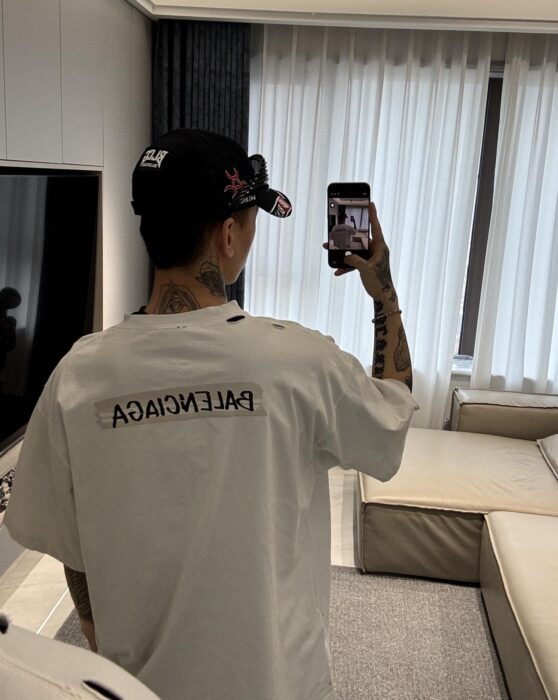 발렌시아가 마스킹 테이프 티셔츠 미디움 핏 더티 화이트 반팔티 레플리카 미러급 SA급 S급 고퀄리티 하이엔드 최상급 의류 [남성여성공용] 2