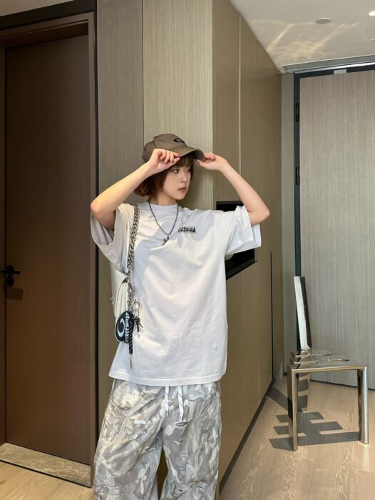 발렌시아가 마스킹 테이프 티셔츠 미디움 핏 더티 화이트 반팔티 레플리카 미러급 SA급 S급 고퀄리티 하이엔드 최상급 의류 [남성여성공용]