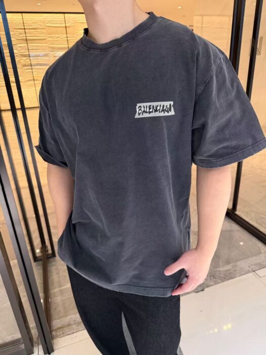 발렌시아가 마스킹 테이프 티셔츠 미디움 핏 페이디드 블랙 반팔티 레플리카 미러급 SA급 S급 고퀄리티 하이엔드 최상급 의류 [남성여성공용]