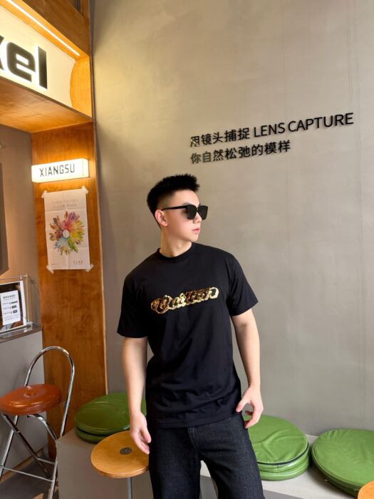 루이비통 엠벨리시드 시그니처 반팔티 블랙 1AJTYP 레플리카 미러급 SA급 S급 고퀄리티 하이엔드 최상급 의류 [남성여성공용]