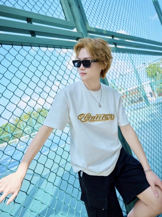 루이비통 엠벨리시드 시그니처 반팔티 화이트 1AJTYP 1AJTZ2 레플리카 미러급 SA급 S급 고퀄리티 하이엔드 최상급 의류 [남성여성공용] 2