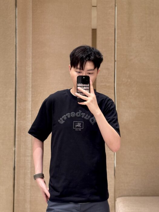 버버리 고딕 로고 크루넥 반팔티 블랙 레플리카 미러급 SA급 S급 고퀄리티 하이엔드 최상급 의류 [남성여성공용]