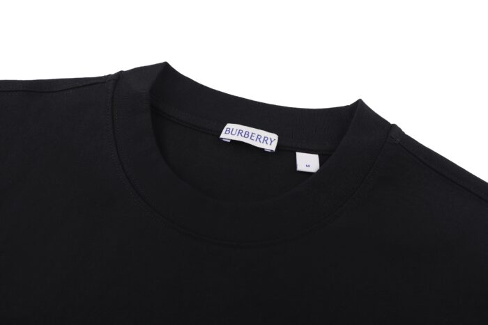 버버리 고딕 로고 크루넥 반팔티 블랙 레플리카 미러급 SA급 S급 고퀄리티 하이엔드 최상급 의류 [남성여성공용] 5