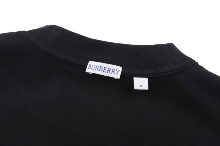 버버리 고딕 로고 크루넥 반팔티 블랙 레플리카 미러급 SA급 S급 고퀄리티 하이엔드 최상급 의류 [남성여성공용] 7
