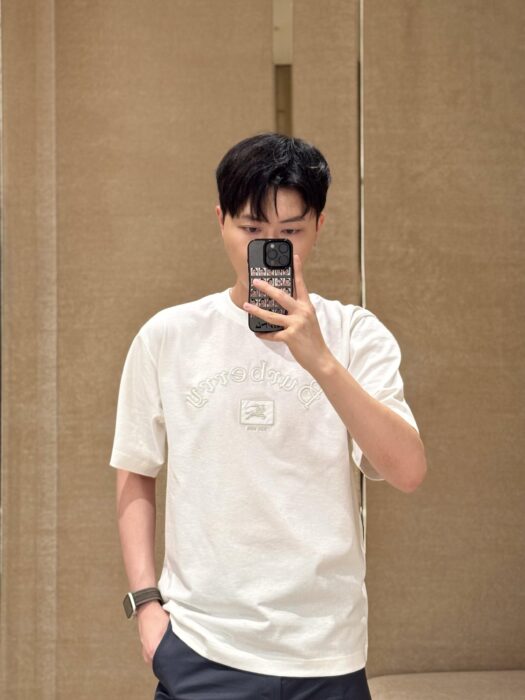 버버리 고딕 로고 크루넥 반팔티 화이트 레플리카 미러급 SA급 S급 고퀄리티 하이엔드 최상급 의류 [남성여성공용] 2