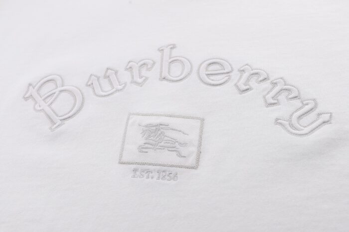 버버리 고딕 로고 크루넥 반팔티 화이트 레플리카 미러급 SA급 S급 고퀄리티 하이엔드 최상급 의류 [남성여성공용] 8