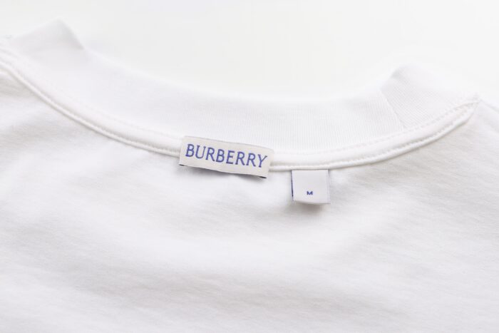 버버리 고딕 로고 크루넥 반팔티 화이트 레플리카 미러급 SA급 S급 고퀄리티 하이엔드 최상급 의류 [남성여성공용] 6