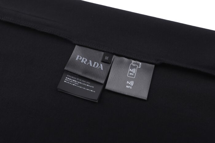 프라다 삼각 로고 프린트 크루넥 반팔티 블랙 레플리카 미러급 SA급 S급 고퀄리티 하이엔드 최상급 의류 [남성여성공용] 11