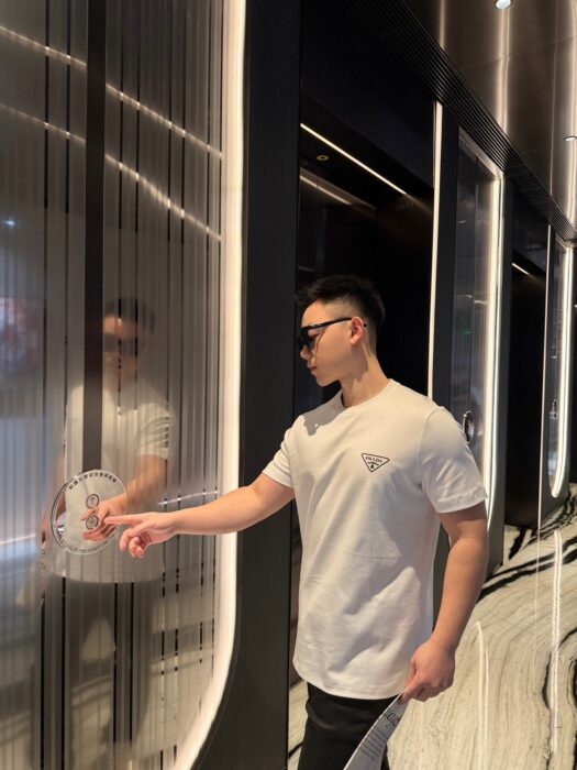 프라다 삼각 로고 프린트 크루넥 반팔티 화이트 레플리카 미러급 SA급 S급 고퀄리티 하이엔드 최상급 의류 [남성여성공용] 2